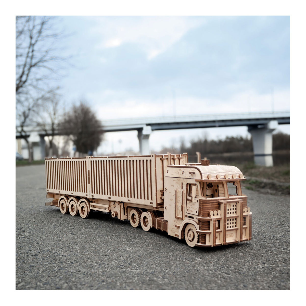 3D-Holzpuzzle Road King LKW mit Container