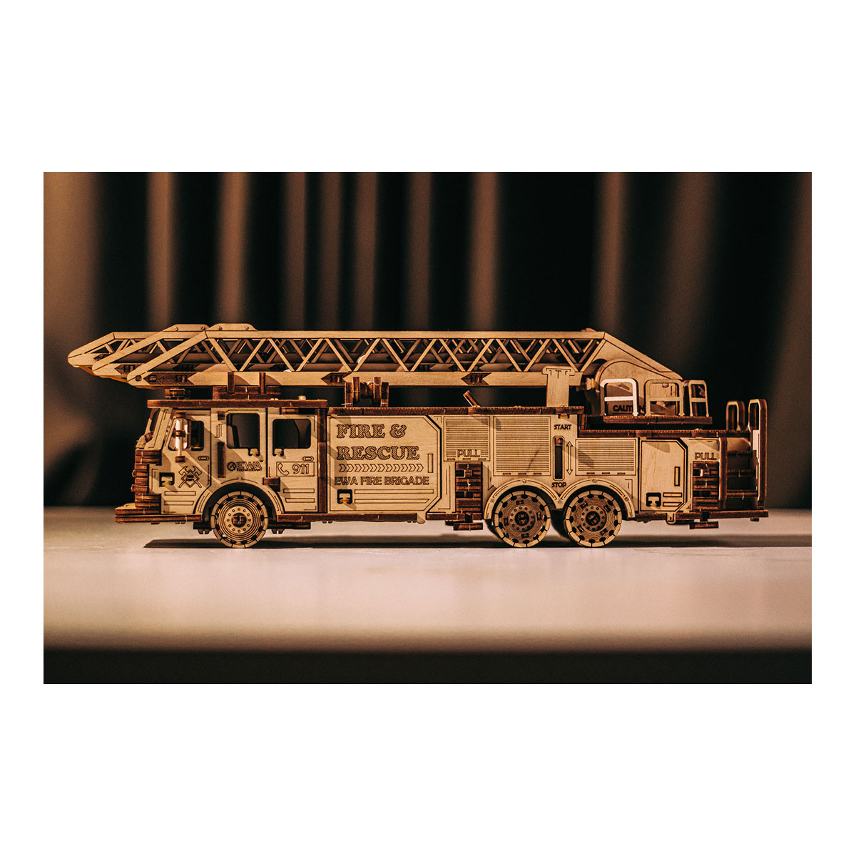 3D-Holzpuzzle Mechanisches Feuerwehrauto 3D-Holzpuzzle Mechanisches Feuerwehrauto